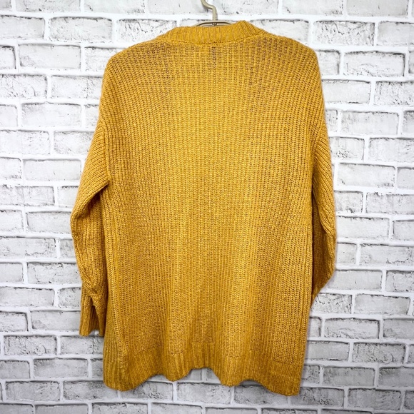 |•DIVIDED•| Mustard-Gold Cardigan Size Small. - Picture 2 of 5
